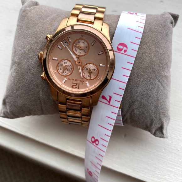Michael Kors Runway Chronograph MK5128 | Rose‑Gold SS | 38 mm | Pre‑Owned - Picture 2 of 2